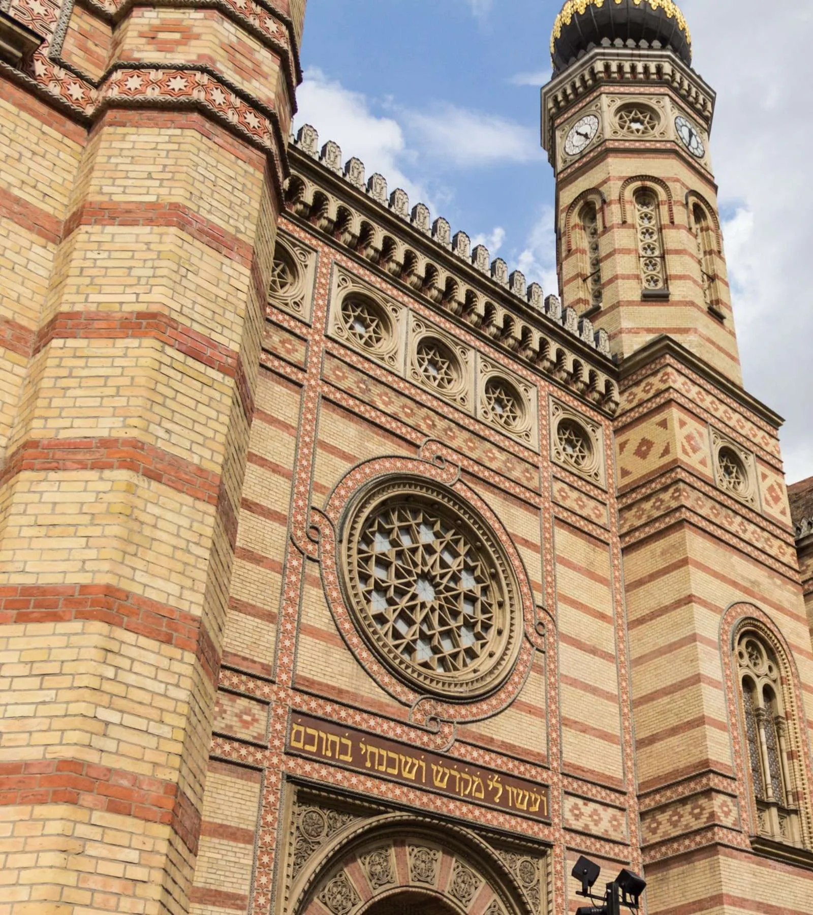 dohany street synagogue budapest hungary moorish revival